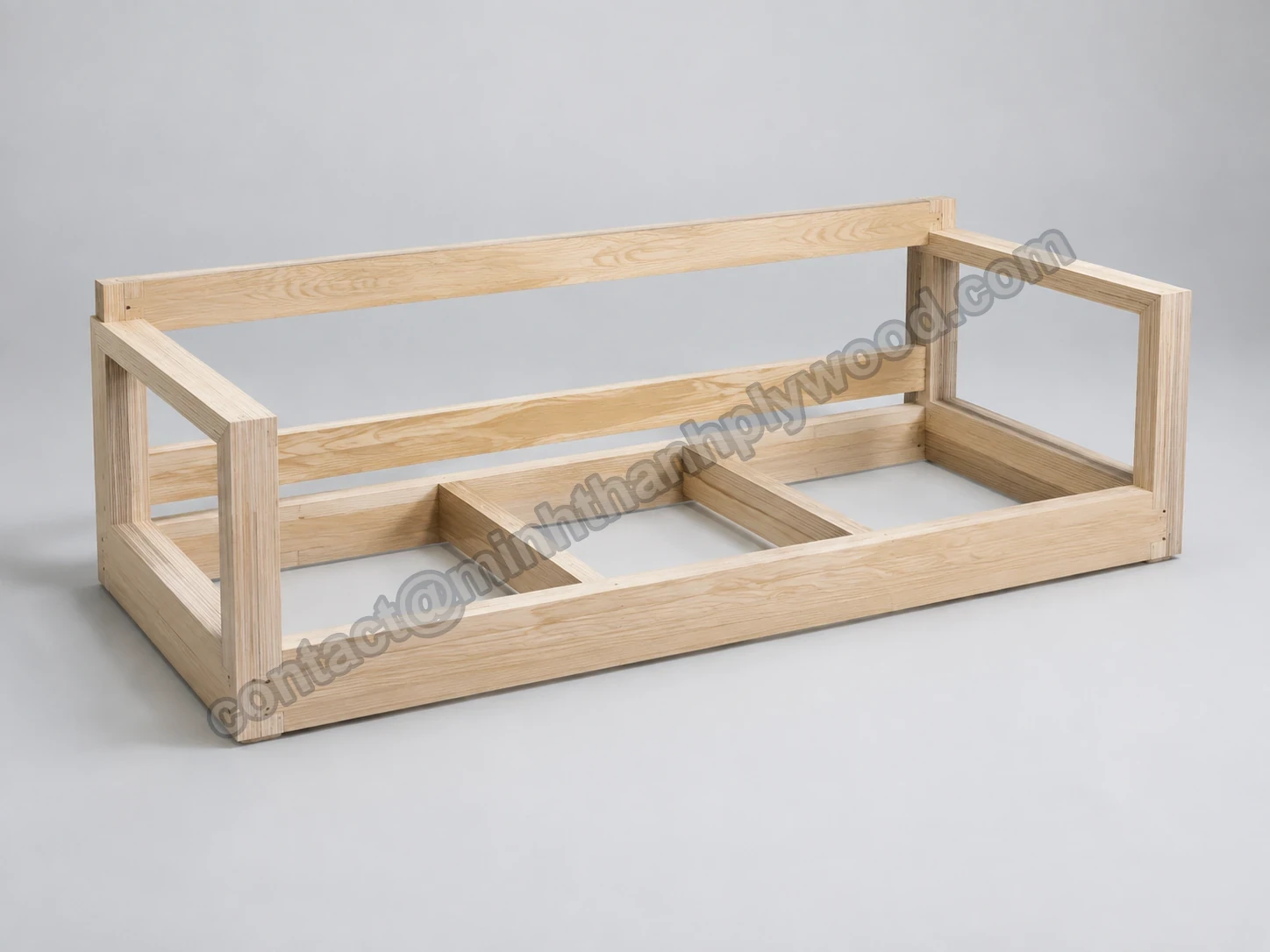 Rangka dudukan furnitur tanpa finishing dari batang kayu berlapis