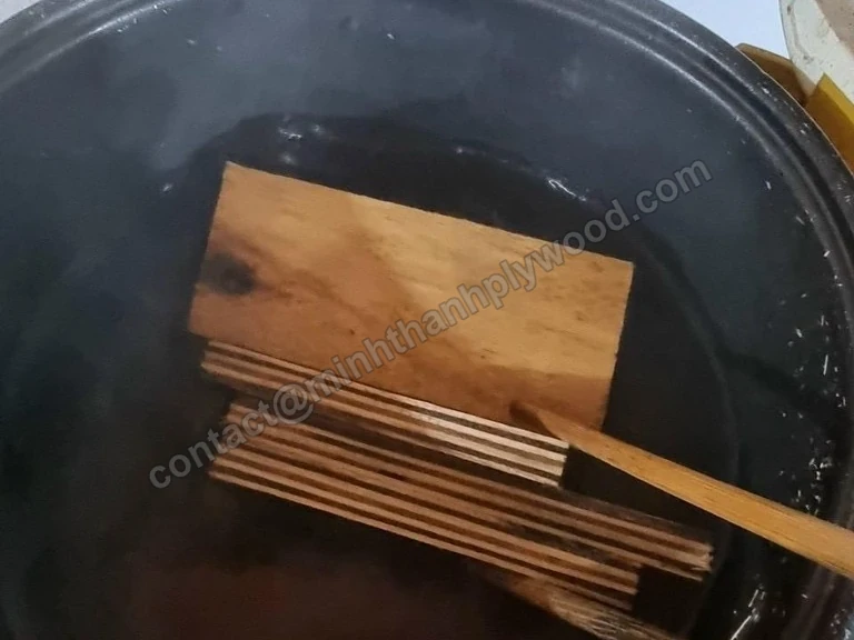 Plywood test samples in a pot of boiling water during a glue bond test